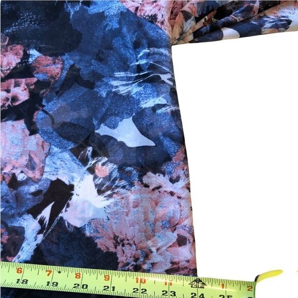 𝅺BCBGENERATION Long Sleeve long Floral Blouse EUC - Picture 6 of 7